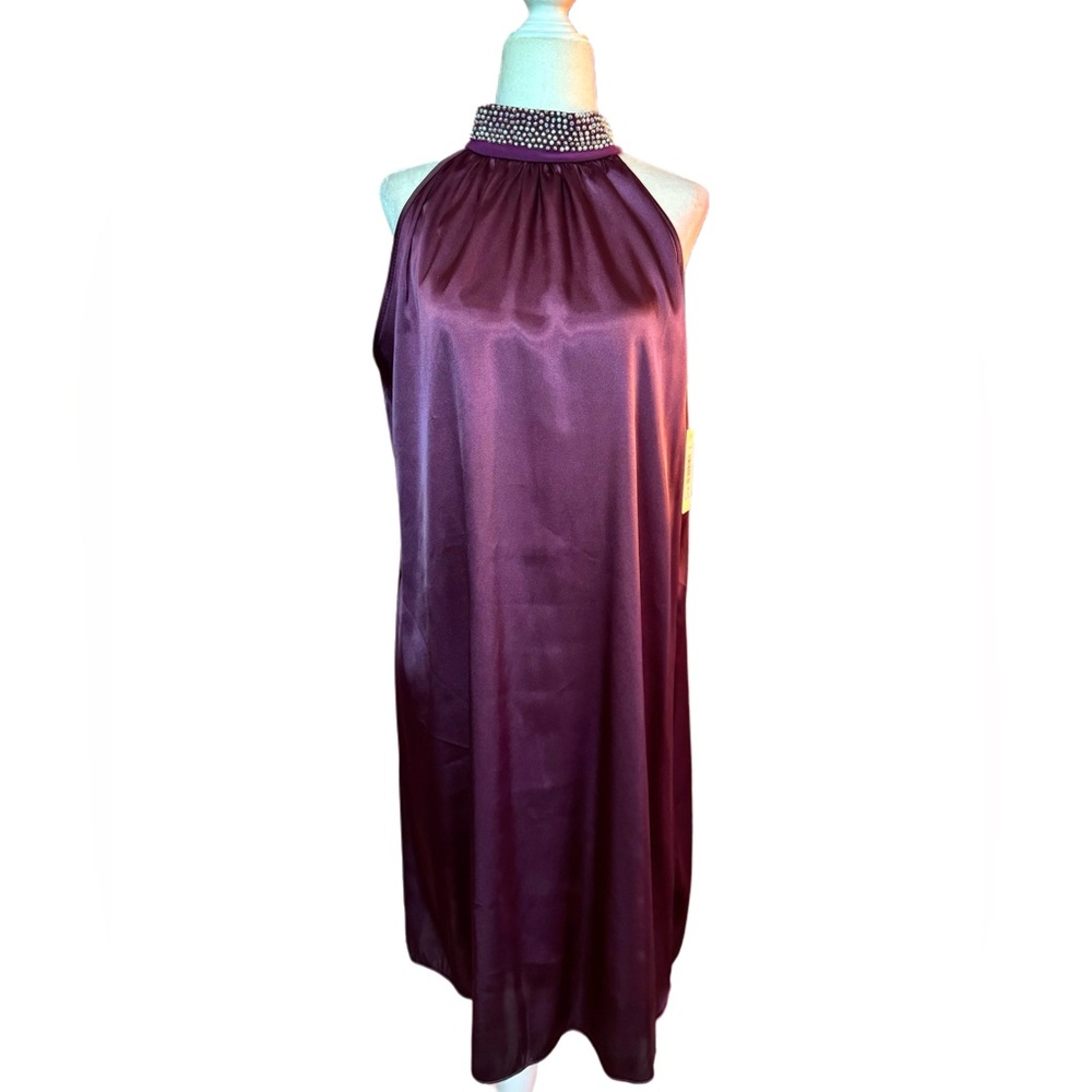 Sleeveless formal dress with faux pearl and jewels